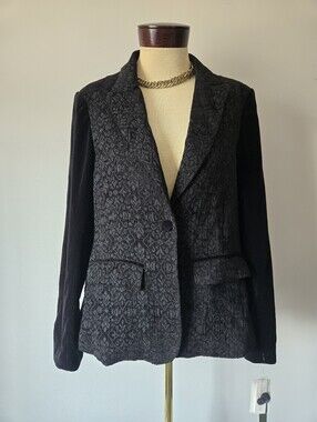 Amanda + Chelsea NWT Black Damask Jacquard Blazer Jacket With Velvet Sleeves.